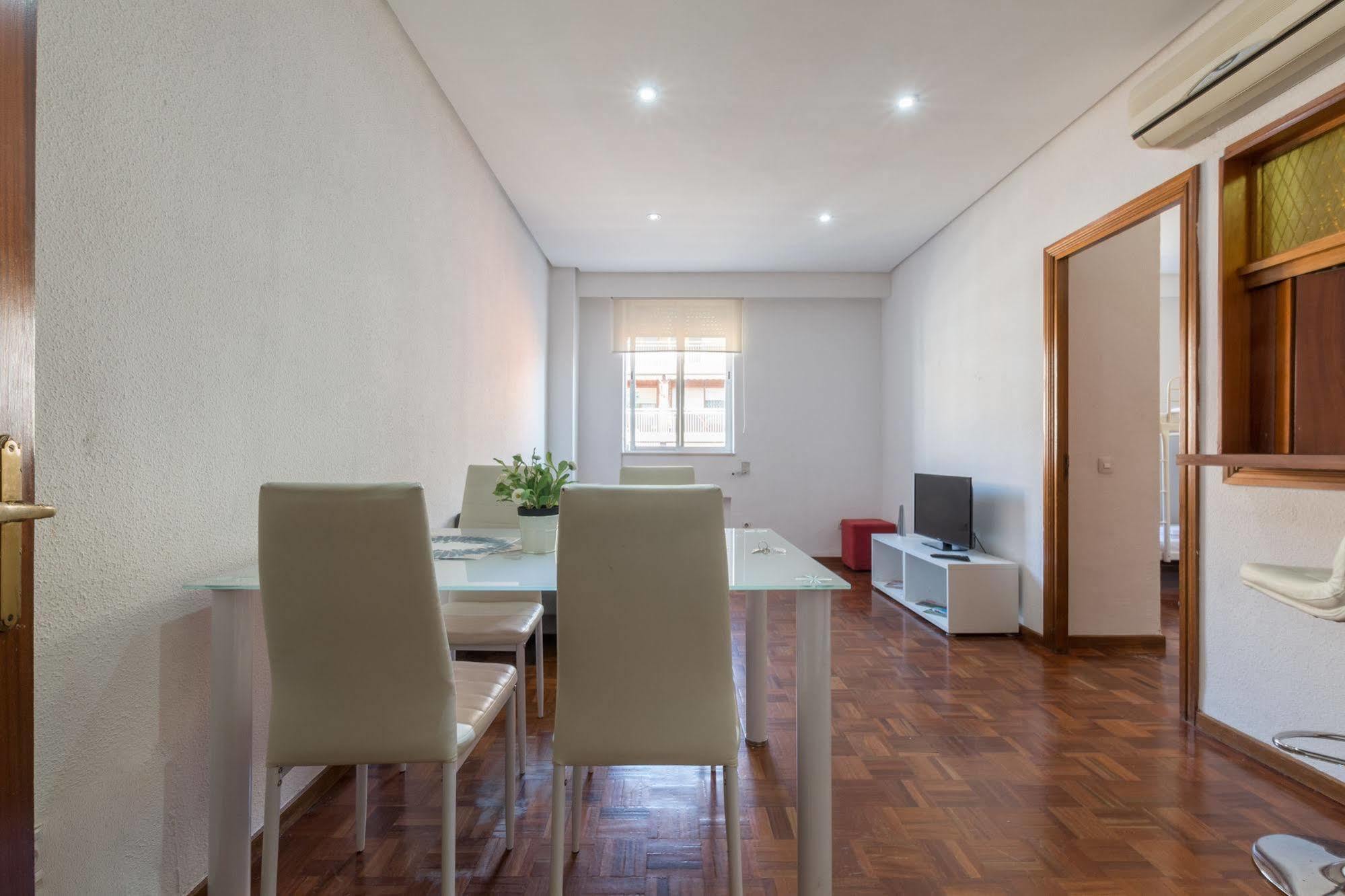 Apartamentos Arapiles มาดริด ภายนอก รูปภาพ