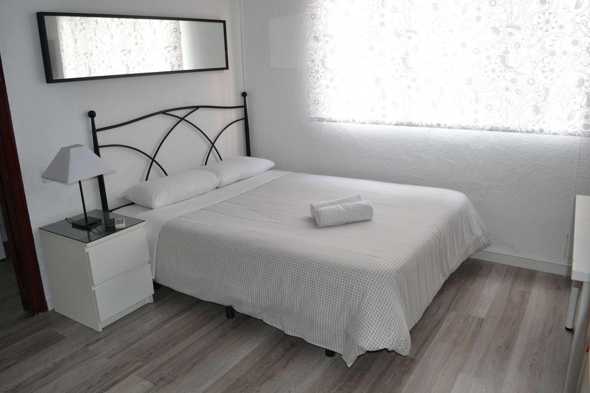 Apartamentos Arapiles มาดริด ภายนอก รูปภาพ